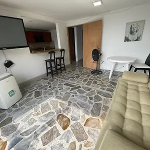 Apartamento Comodo En Laureles, Grande , Centrico , Bien Ubicado Apto303 Medellín
